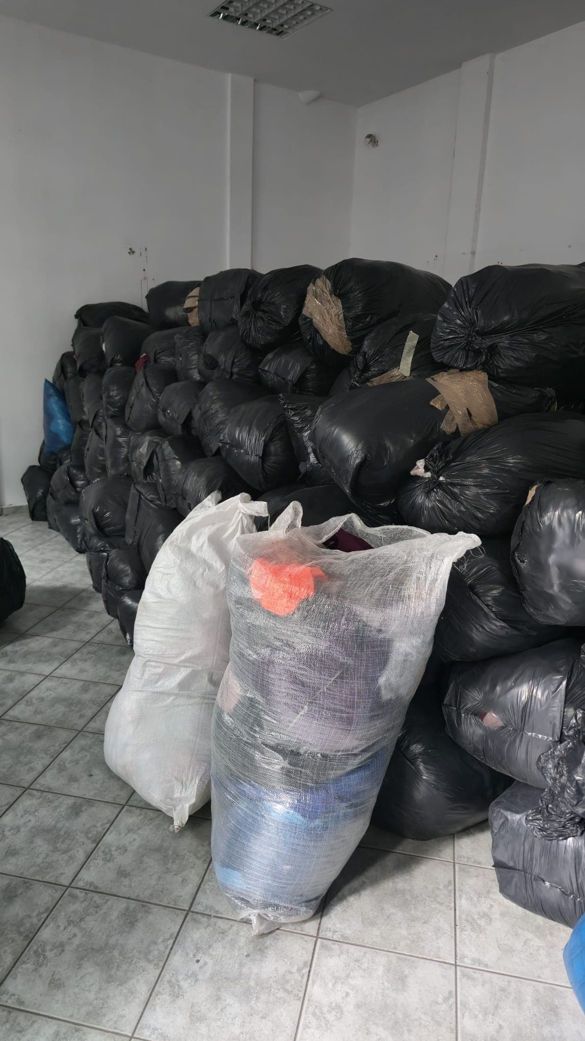 Posklep Londyn C4C po likwidacji - niesort (2500 kg)